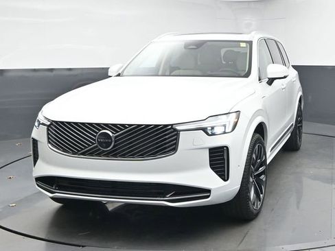New 2026 Volvo XC90 T8 Ultra w/ Protection Package Premier AWD/4WD image 3