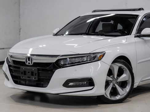 Used 2018 Honda Accord Touring image 5