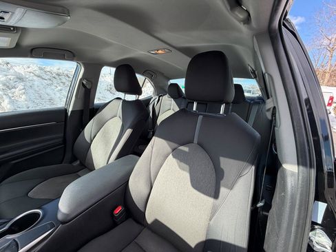 Used 2021 Toyota Camry LE image 14