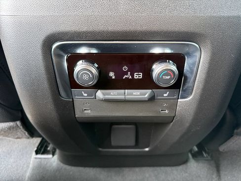 Used 2025 GMC Yukon Denali w/ Sun & Power Step Package AWD/4WD image 40