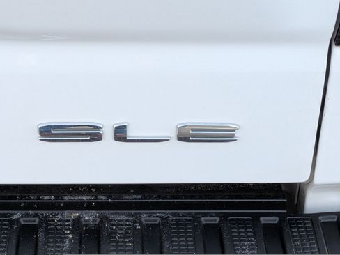 Used 2025 GMC Sierra 1500 SLE image 12