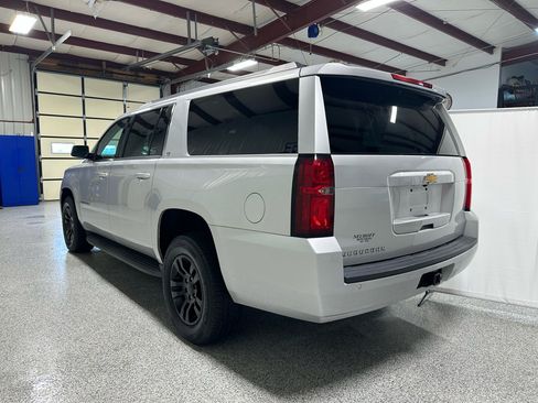 Used 2018 Chevrolet Suburban LT image 6