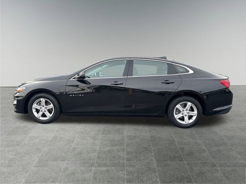 Used 2024 Chevrolet Malibu LT image 2