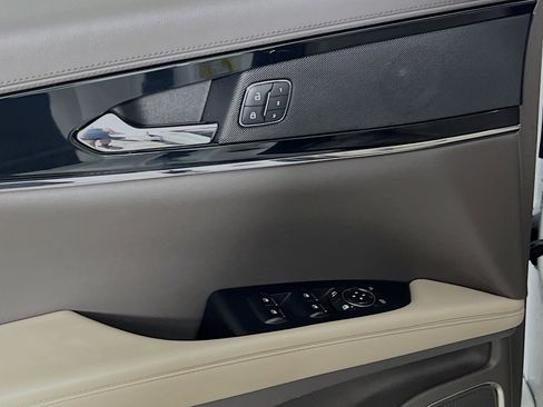 Used 2022 Lincoln Nautilus FWD w/ Premium Package image 17