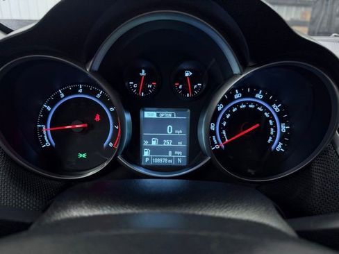 Used 2015 Chevrolet Cruze LT FWD image 25