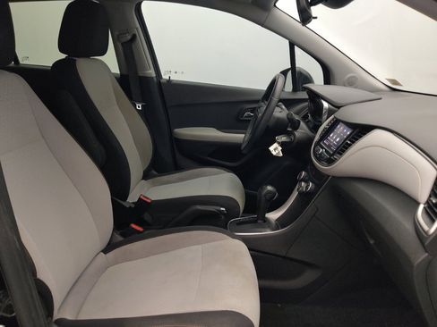 Used 2020 Chevrolet Trax LS FWD image 21