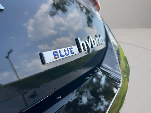 Used 2023 Hyundai Elantra Blue FWD image 35