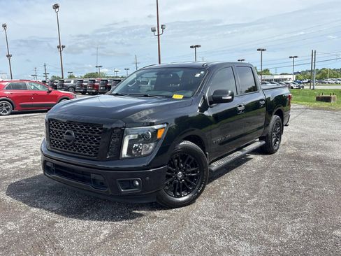 Used 2019 Nissan Titan SV w/ SV Convenience Package RWD image 1