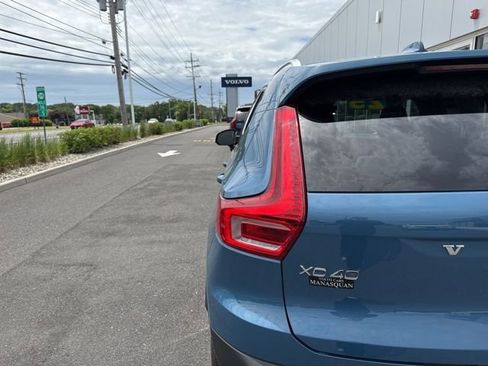 Certified 2025 Volvo XC40 B5 Plus AWD/4WD image 10