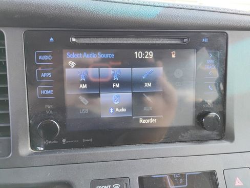 Used 2017 Toyota Sienna XLE AWD/4WD image 20