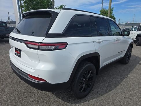 New 2026 Jeep Grand Cherokee Altitude RWD image 3