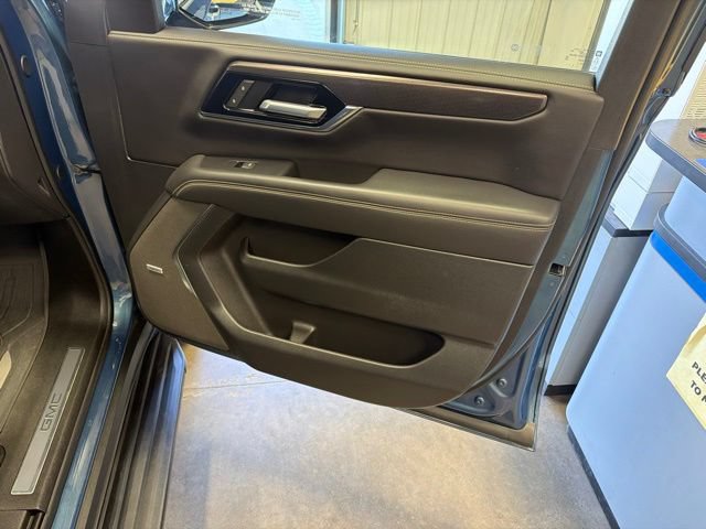 Used 2025 GMC Yukon Elevation AWD/4WD image 27