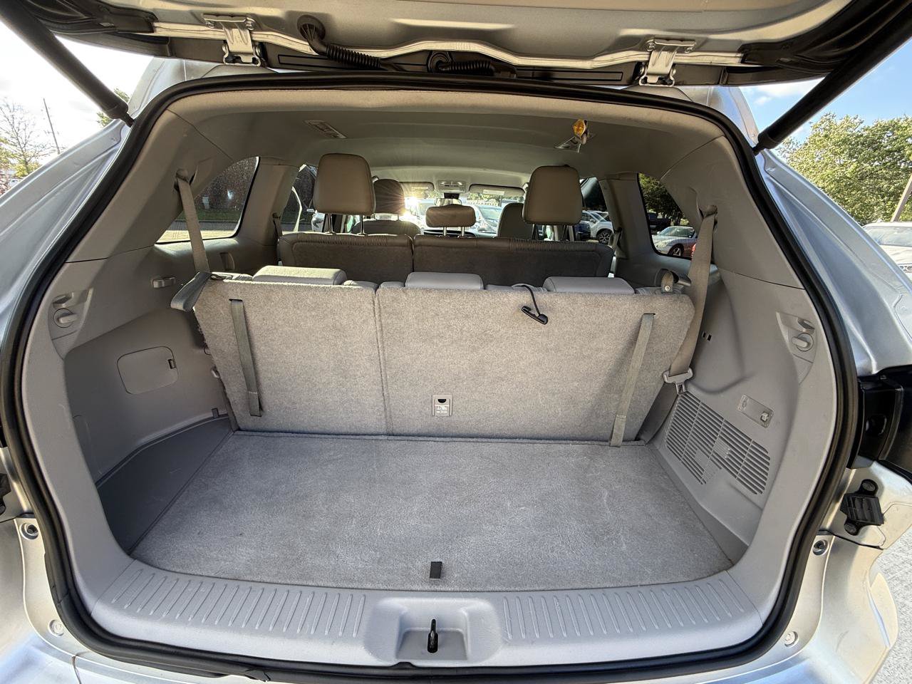 Used 2019 Toyota Highlander Plus FWD image 27
