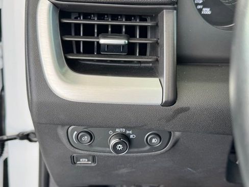 Used 2023 GMC Terrain SLT image 35