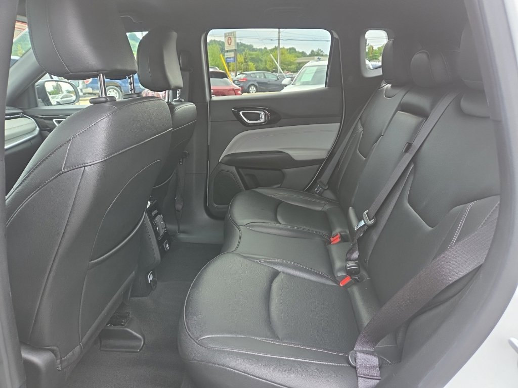 Used 2025 Jeep Compass Limited AWD/4WD image 18