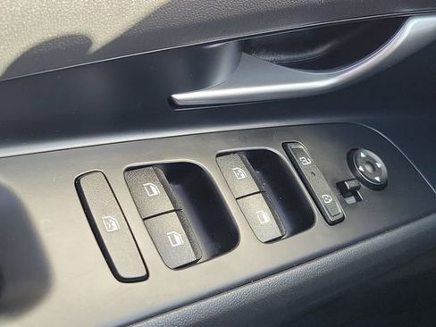 Used 2025 Hyundai Elantra Hybrid FWD image 12