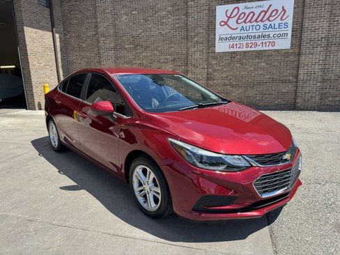 Used 2018 Chevrolet Cruze LT w/ Convenience Package FWD image 1