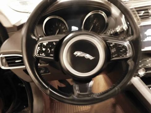 Used 2017 Jaguar F-PACE Prestige image 31