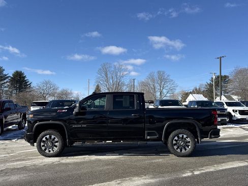 Used 2025 Chevrolet Silverado 2500 Custom w/ Custom Value Package image 3