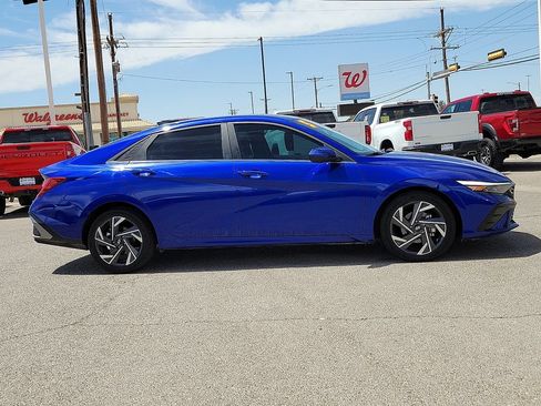 Used 2025 Hyundai Elantra SEL FWD image 14
