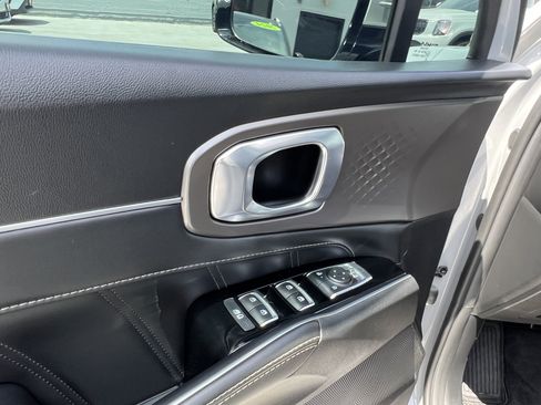 Certified 2025 Kia Sorento SX FWD image 23