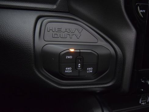 New 2026 RAM 2500 Laramie AWD/4WD image 29