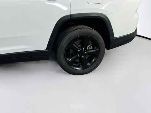 Used 2023 Jeep Grand Cherokee L Laredo AWD/4WD image 31