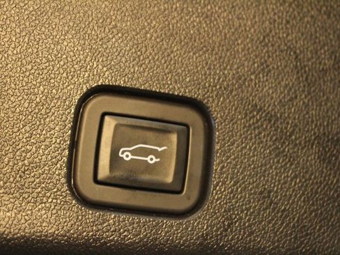 Used 2024 Chevrolet Traverse Z71 w/ Enhanced Driving Package image 18