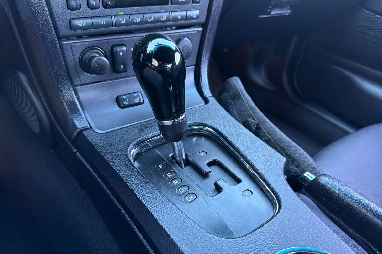 Used 2005 Ford Thunderbird RWD image 15
