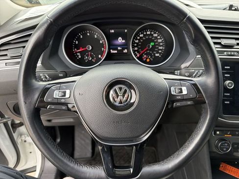 Used 2019 Volkswagen Tiguan SE w/ Panoramic Sunroof Package AWD/4WD image 16