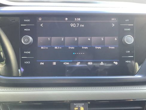 Used 2024 Volkswagen Taos SE image 18