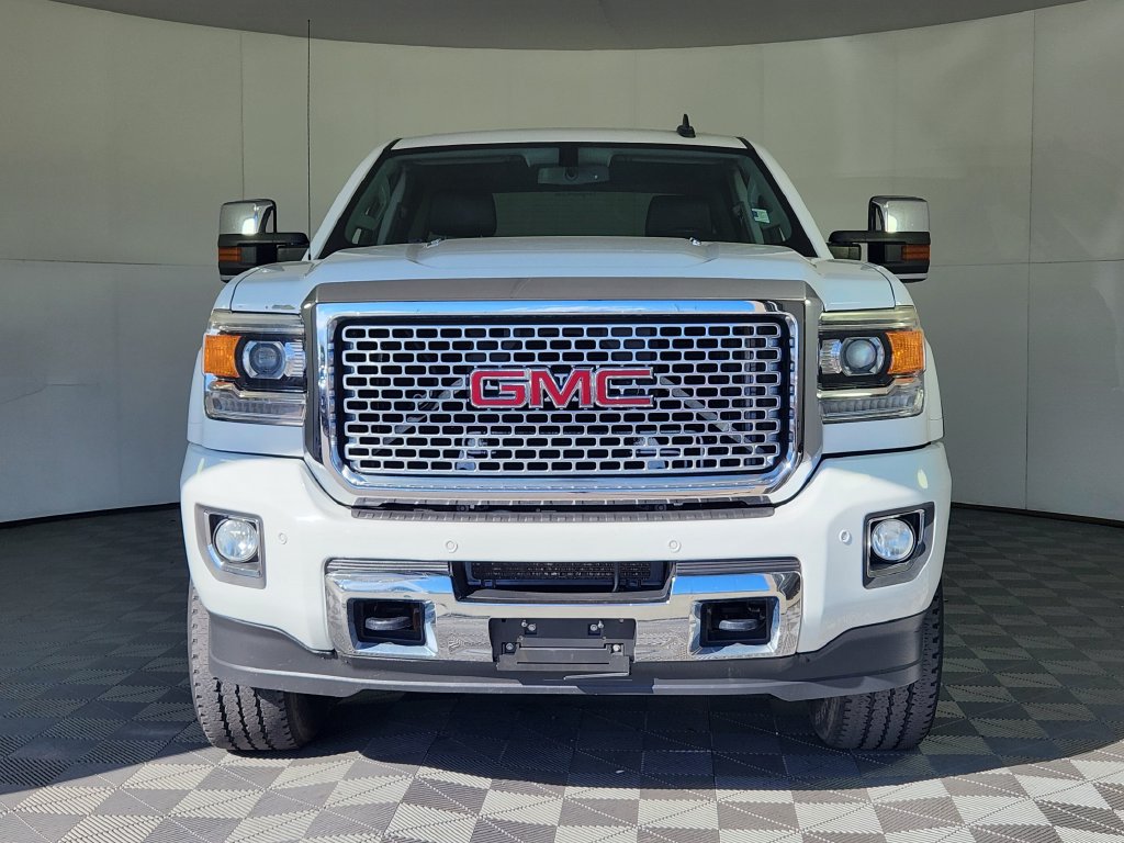 Used 2016 GMC Sierra 2500 SLT w/ Duramax Plus Package AWD/4WD image 2