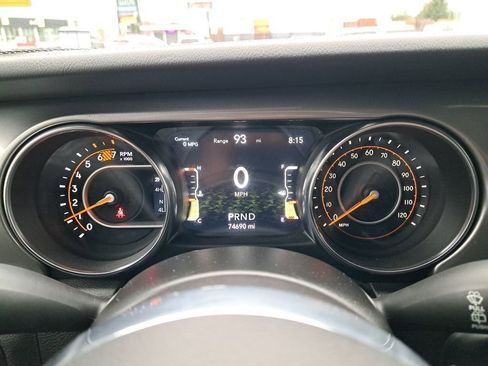 Used 2021 Jeep Wrangler Unlimited Sahara w/ Uconnect 4C Nav & Sound Group AWD/4WD image 19