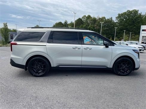 Certified 2025 Kia Carnival SX Prestige image 11