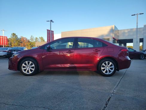 Certified 2022 Toyota Corolla LE image 2