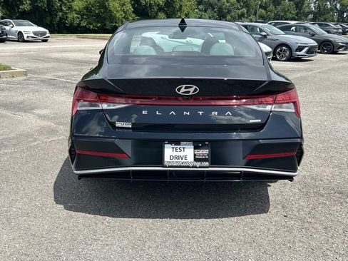 Used 2025 Hyundai Elantra Limited FWD image 6
