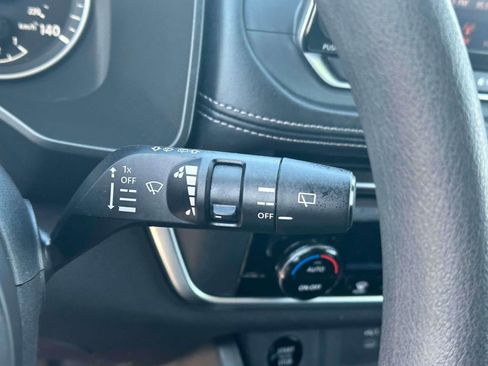 Used 2024 Nissan Rogue SV image 23