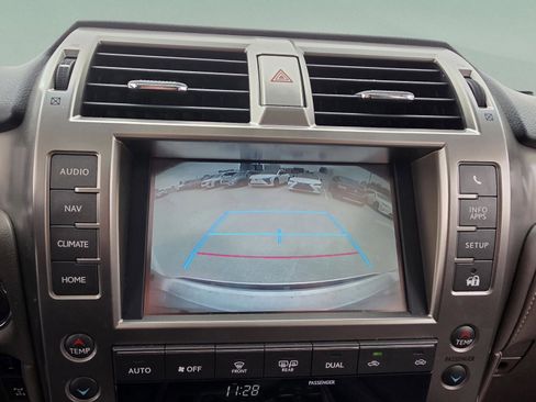 Used 2018 Lexus GX 460 image 18