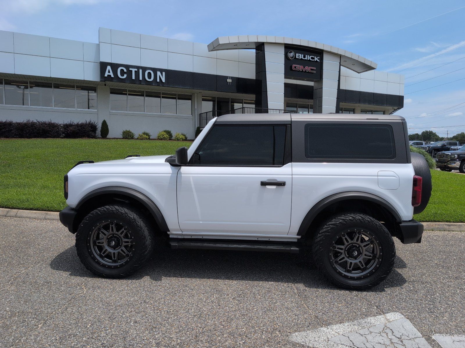 Used 2021 Ford Bronco 2-Door AWD/4WD image 2