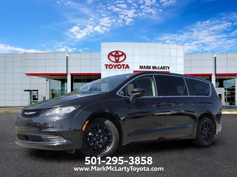 Used 2022 Chrysler Voyager LX FWD image 24