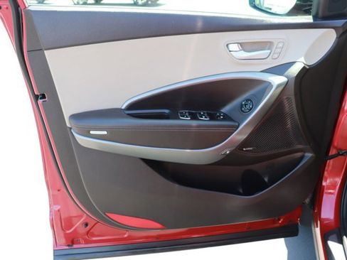 Used 2016 Hyundai Santa Fe Limited w/ Option Group 04 FWD image 10