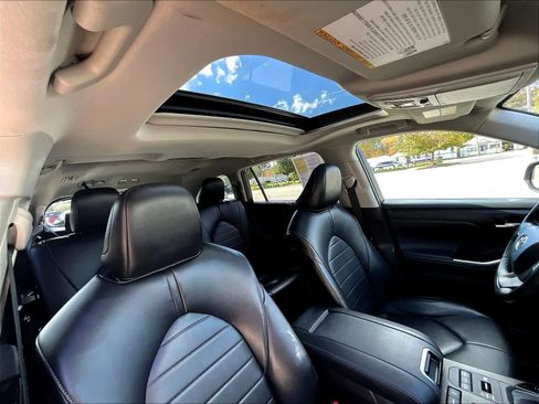 Used 2022 Toyota Highlander XLE image 23