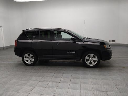 Used 2016 Jeep Compass Latitude image 11