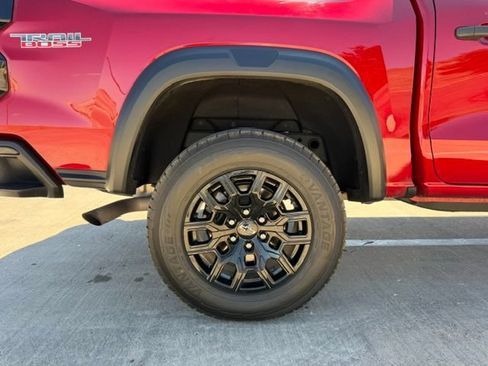 Used 2023 Chevrolet Colorado Trail Boss w/ Technology Package AWD/4WD image 9