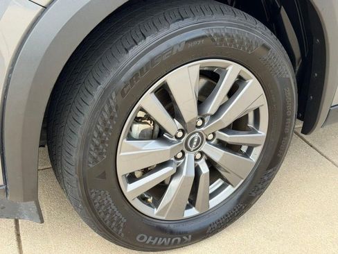 Used 2025 Nissan Pathfinder SV image 9