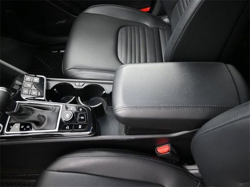 Used 2023 Kia Sportage SX image 9