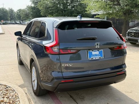 Used 2025 Honda CR-V EX image 3