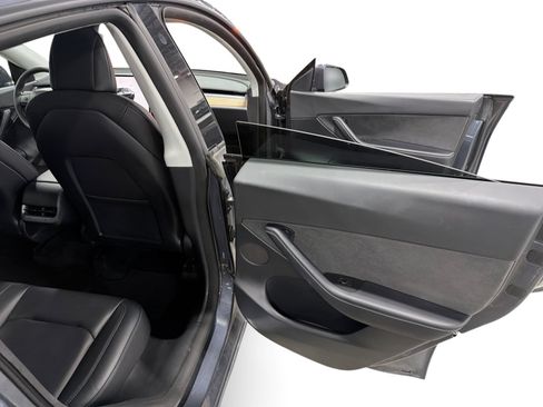 Certified 2022 Tesla Model Y Long Range AWD/4WD image 12