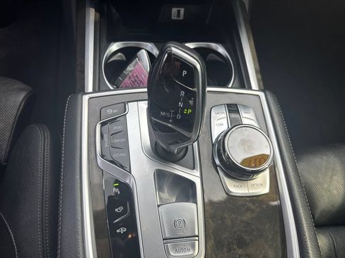 Used 2017 BMW 740i xDrive AWD/4WD image 13