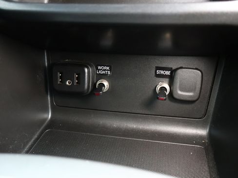 Used 2022 Chevrolet Colorado LT w/ Fleet Safety Package image 18